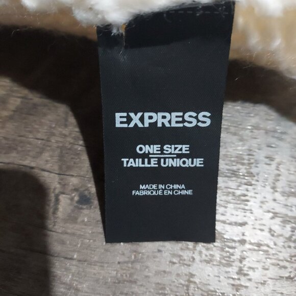 Express Fuzzy Pom Pom Beanie Cableknit Toboggan Hat  Cream New With Tags - Picture 8 of 11